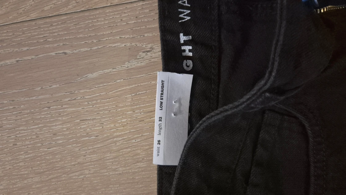 Svarta Low Straight jeans, midja 26 - 3