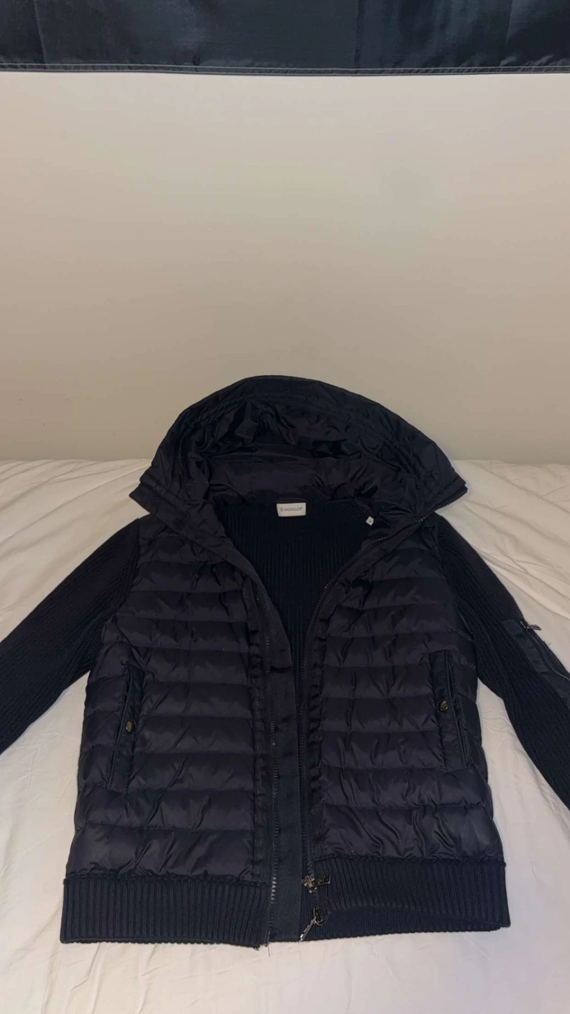 Mörkblå pufferjacka från Moncler