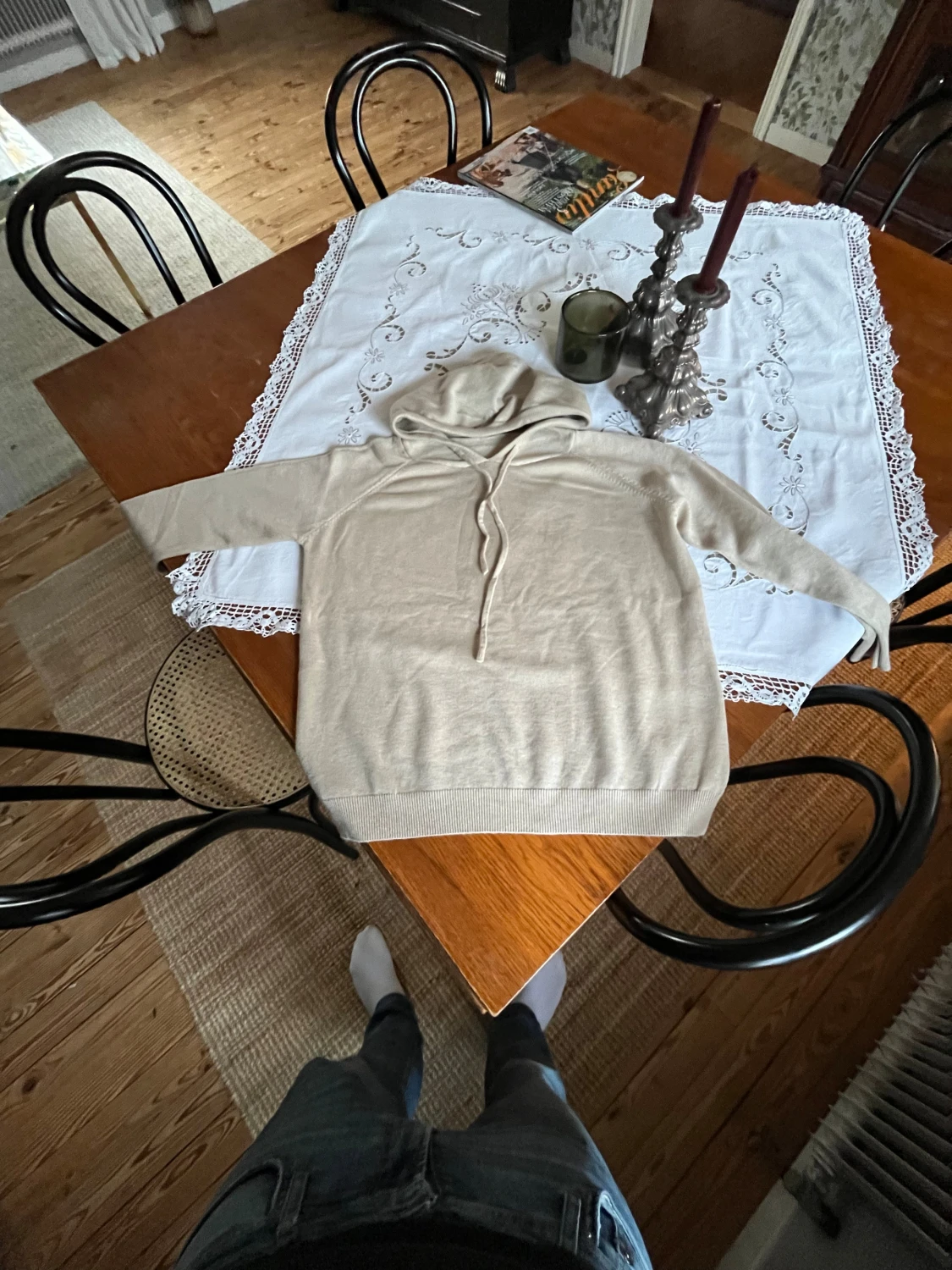 Beige hoodie med snörning