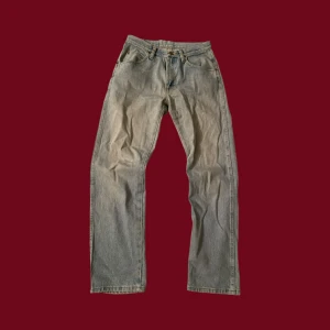 Wrangler jeans - Skitsnygga wrangler jeans i bra skick. Storlek 30x32