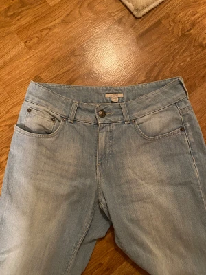 Ljusblå jeans - Vida/ bootcut jeans.