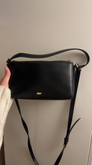 DKNY VÄSKA - Dkny väska