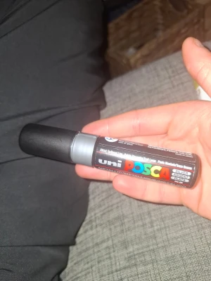 Uni Posca PC-8K märkpenna i silver - Helt ny köpt idag och köpt för 110kr säljer för 85kr