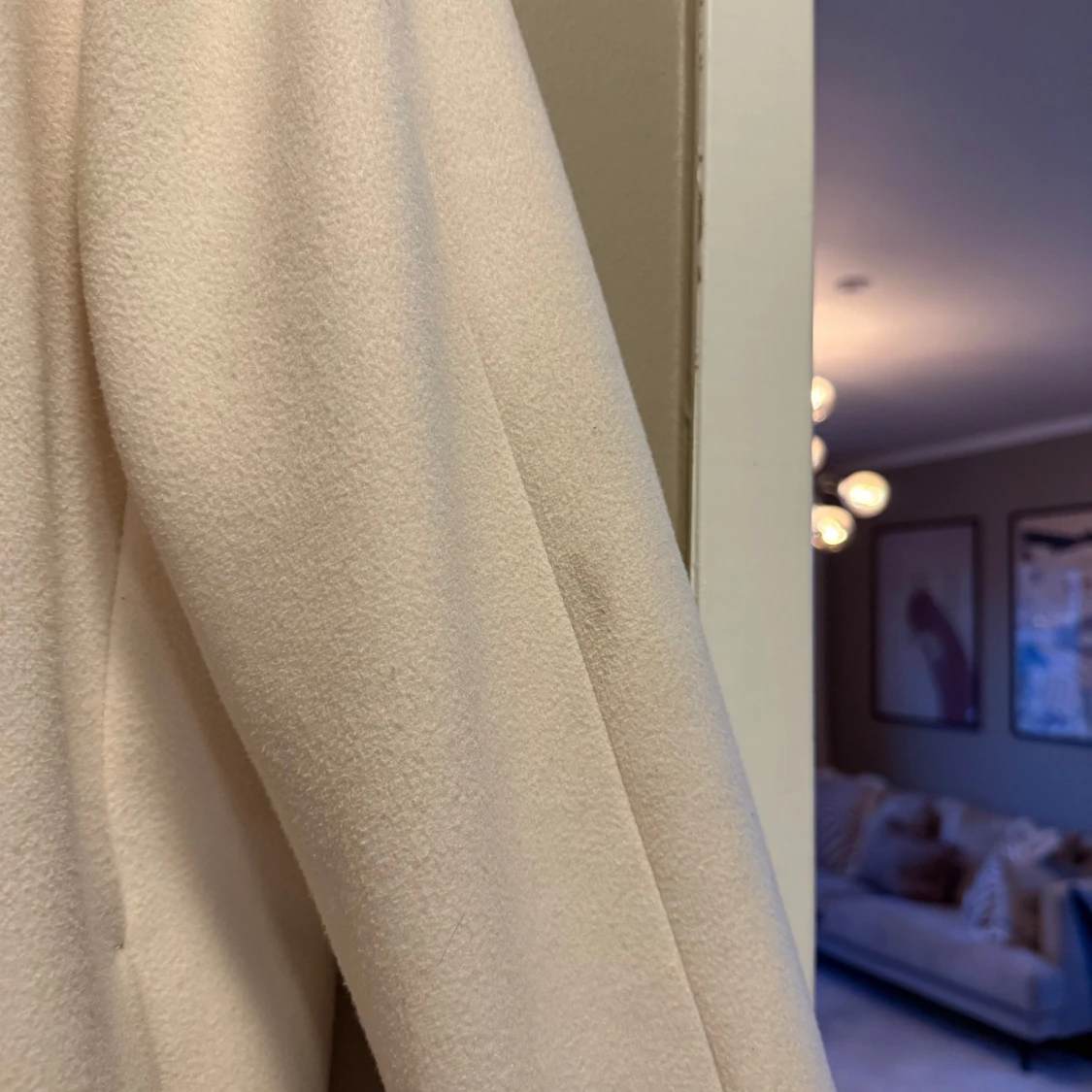 Ljusbeige kappa med knappar - 3