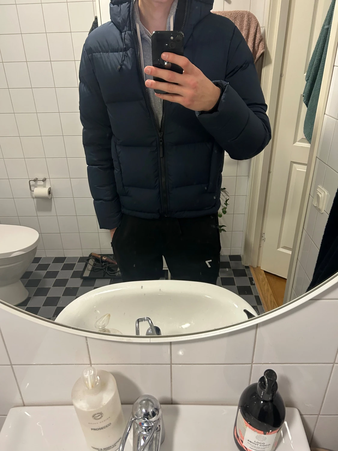 Mörkblå pufferjacka från Peak Performance  - 2