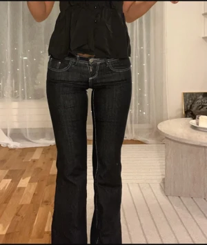 Snygga jeans - Skit snygga populära jeans från Gina tricot 💕Low waist💕helt oanvända, endast testade💕💕💕säljer då dom var för långa på mig💕