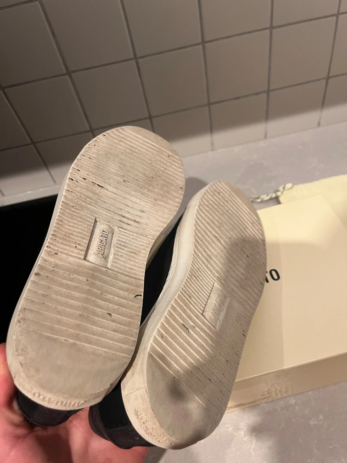 Svarta sneakers från Axel Arigato - 2