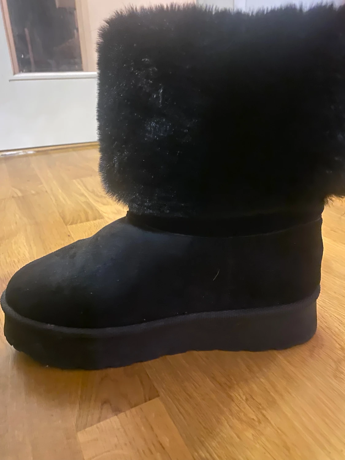 Svarta fluffiga boots med platåsula - 2