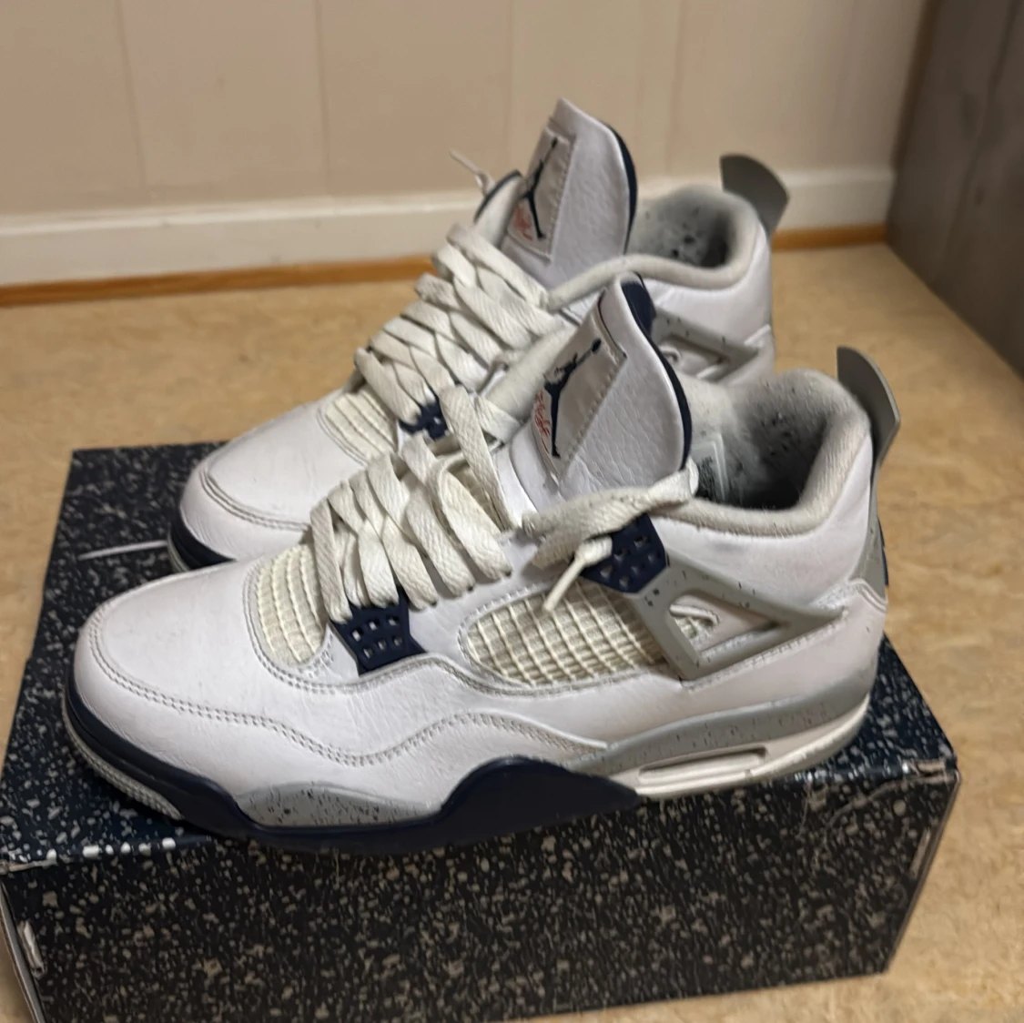 Nike Air Jordan 4 Retro Vit/Marinblå - 3