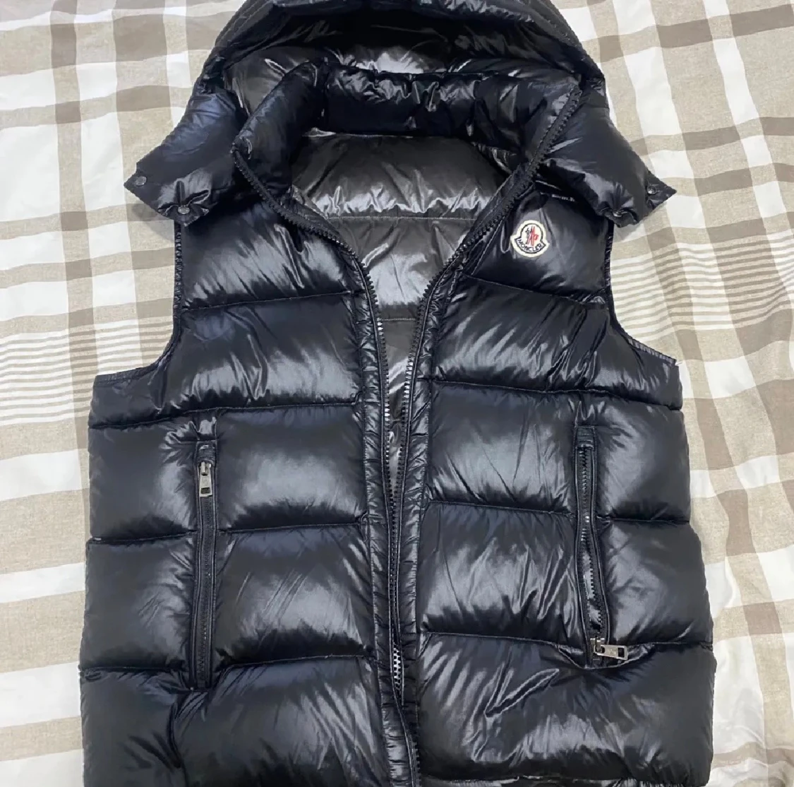 Svart dunväst från Moncler