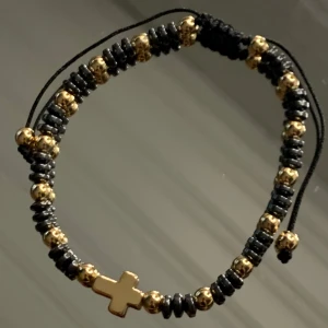 Cross armband i guld - Ops Priset gäller för ett armband ❤️