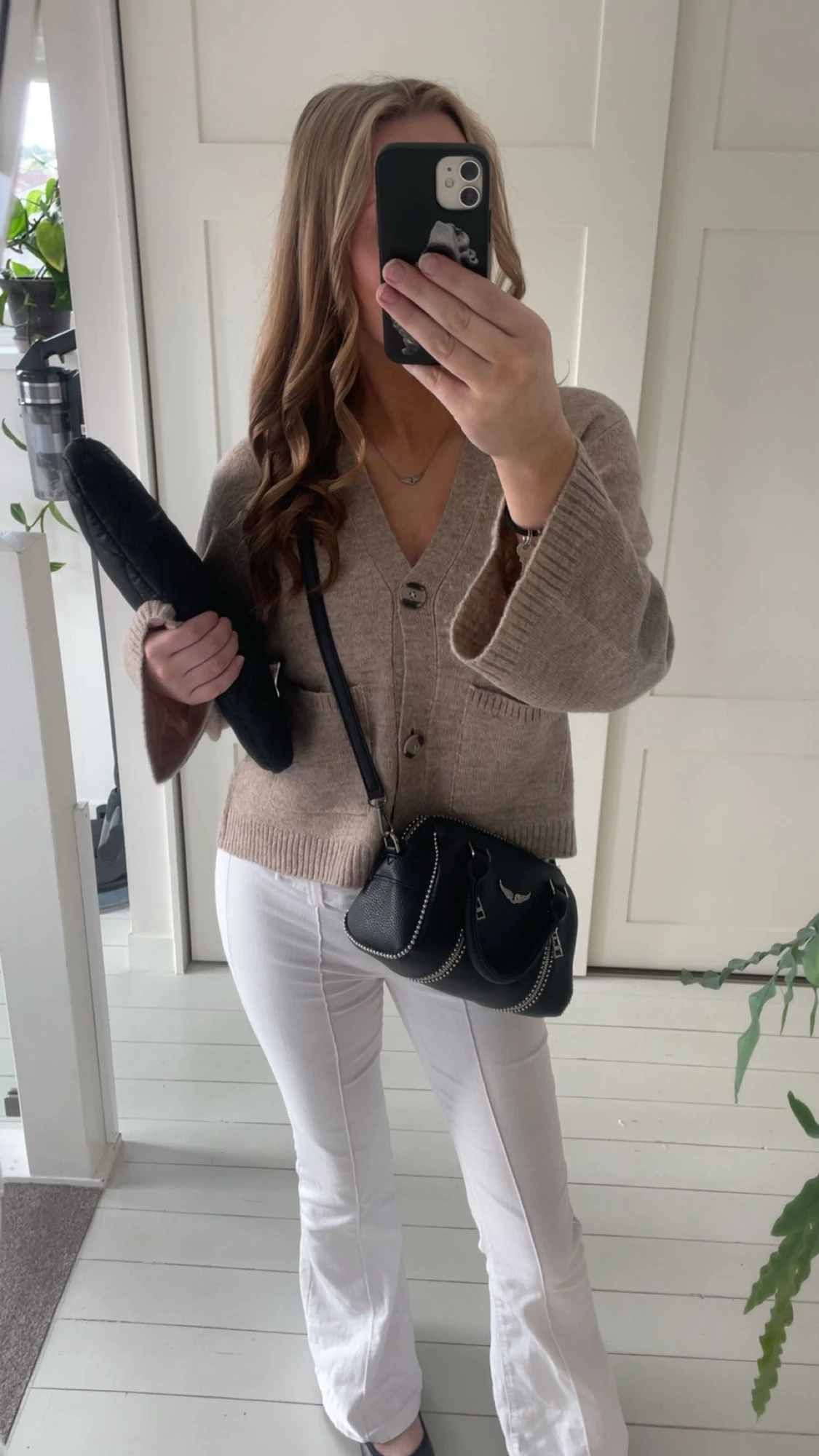 Vita bootcut jeansbyxor med skärp