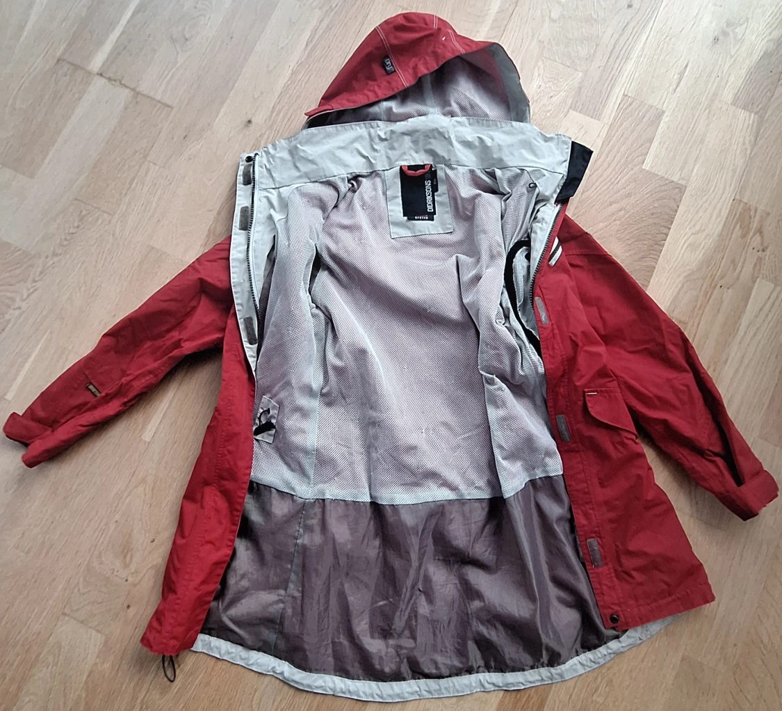 Röd regnjacka från Didriksons - 2