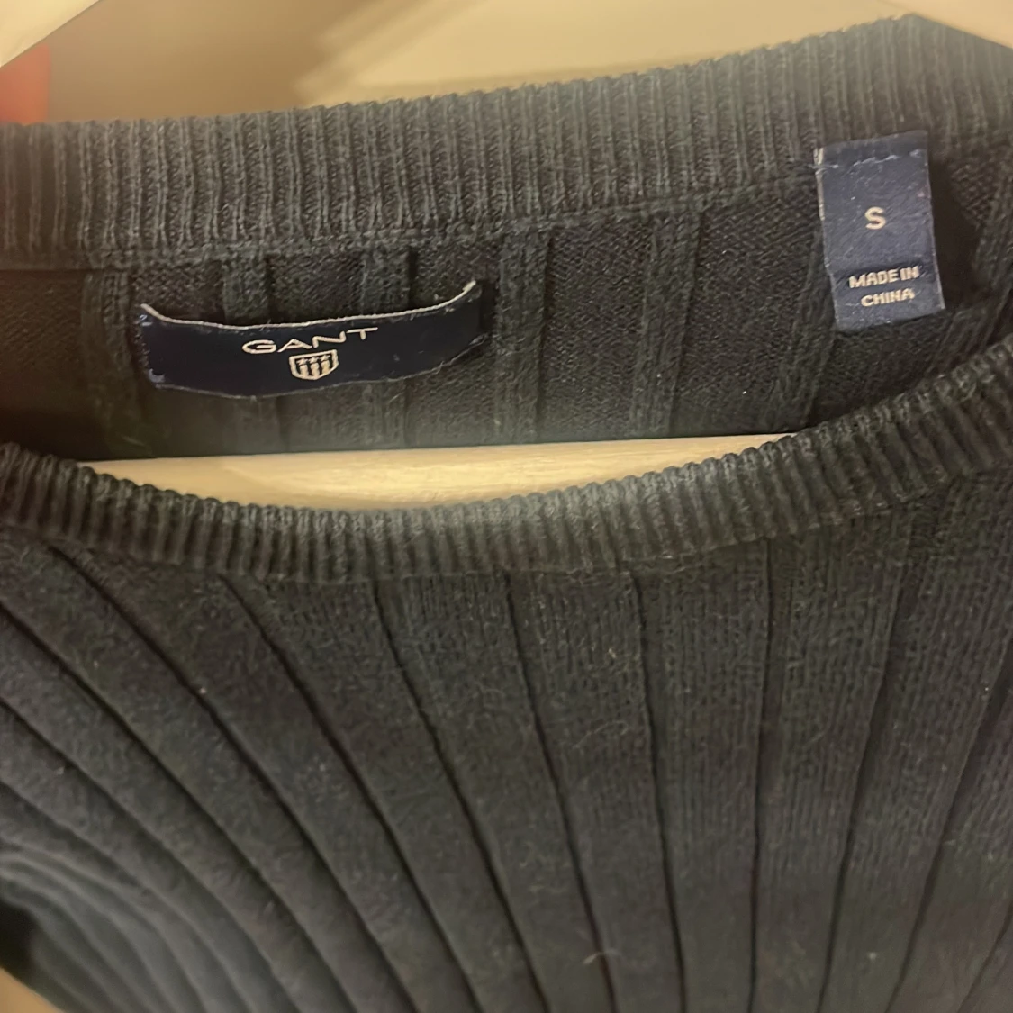 Mörkblå ribbad tröja från GANT - 2