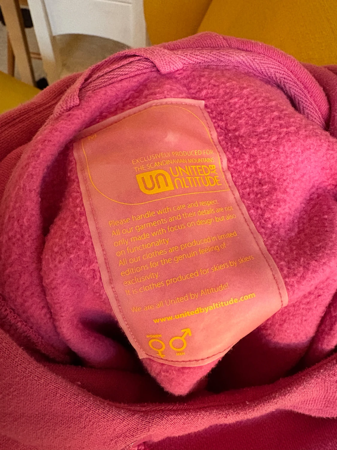 Rosa hoodie från United by Altitude - 3