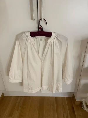 Vit skjortblus - Superfin skjortblus som inte kommer till användning längre!