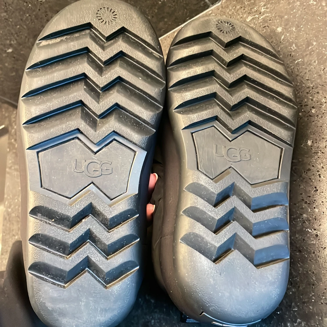 Svarta UGG slip-on sneakers - 3