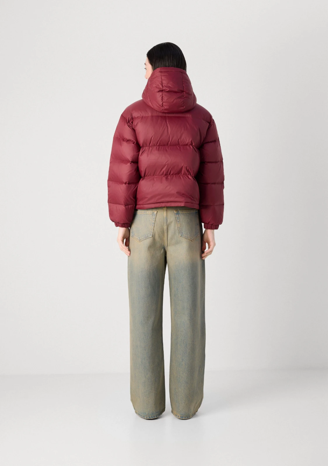 Vinröd pufferjacka från Calvin Klein - 1