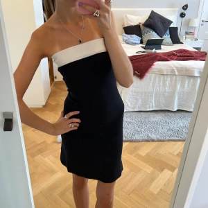 Klänning bikbok - Så dreamy klänning från bikbok i strl xs! Den är köpt för 500kr☺️precis som ny🫶🏻 Classy, cute och perfekt😍 Den är helt slutsåld på hemsidan💖