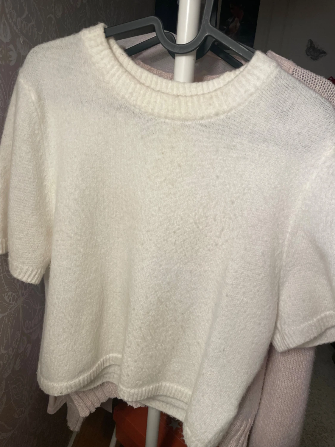 Vit kortärmad stickad - 1