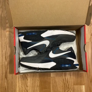 Nike Max Mörk Blå  - Storlek 45. Fint skick.