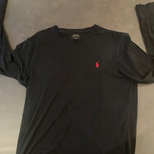 Svart långärmad tröja Polo Ralph Lauren - Svart långärmad polo Ralph lauren tröja                     (priset kan diskuteras ) 