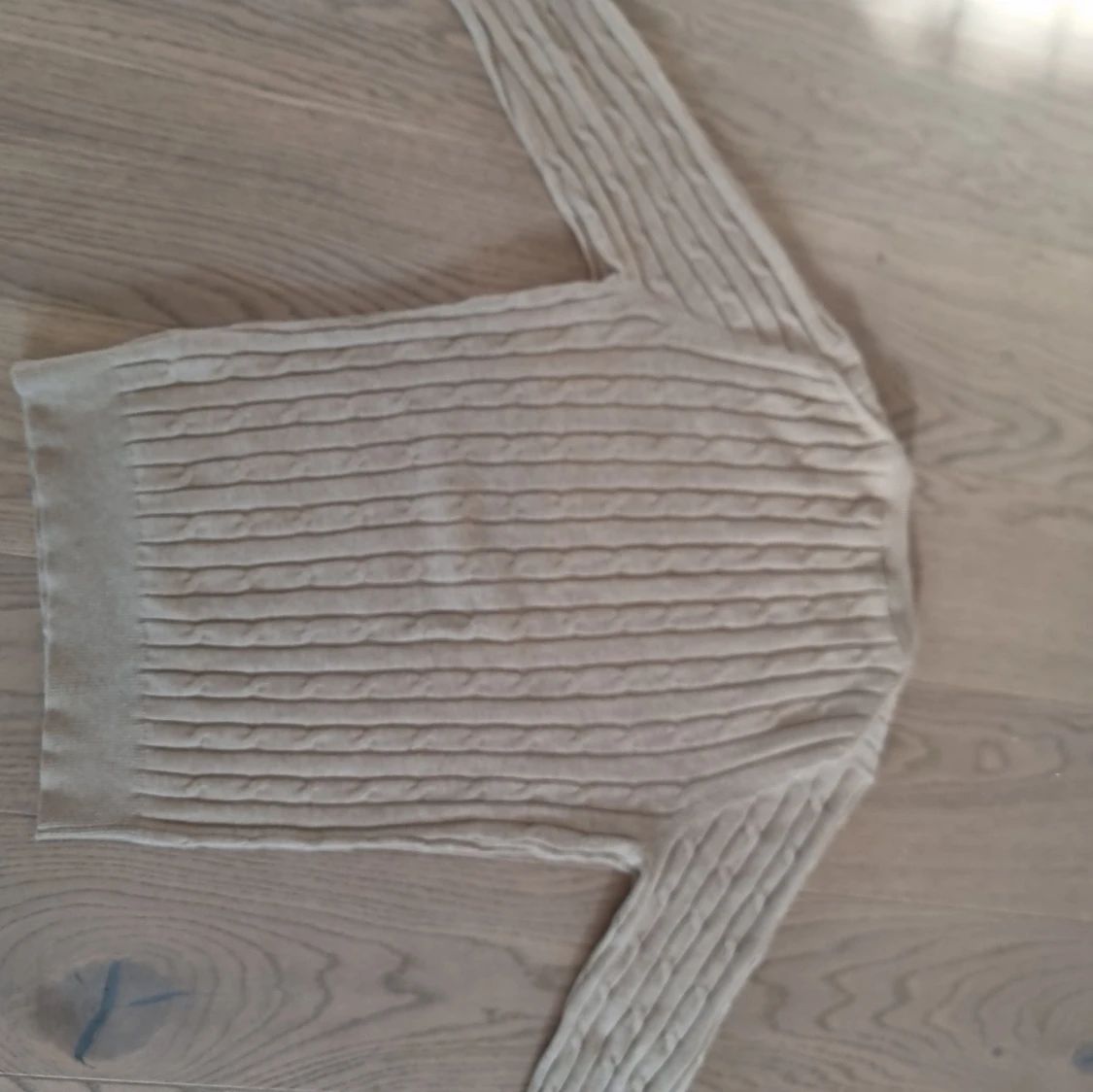 Beige kabelstickad tröja från GANT - 3