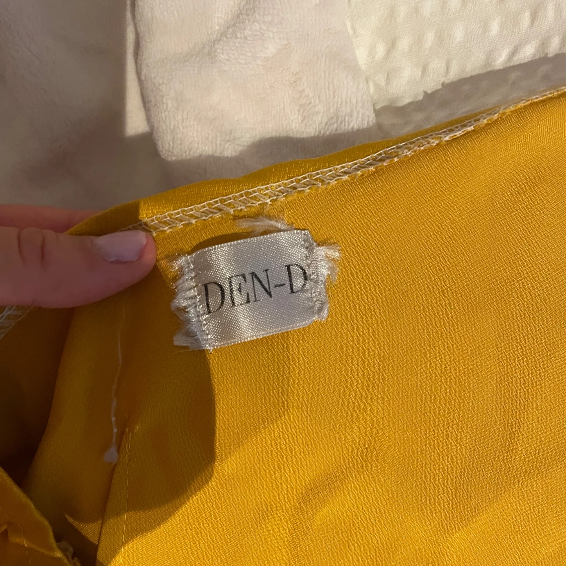 Gul one shoulder topp från DEN-D - 2