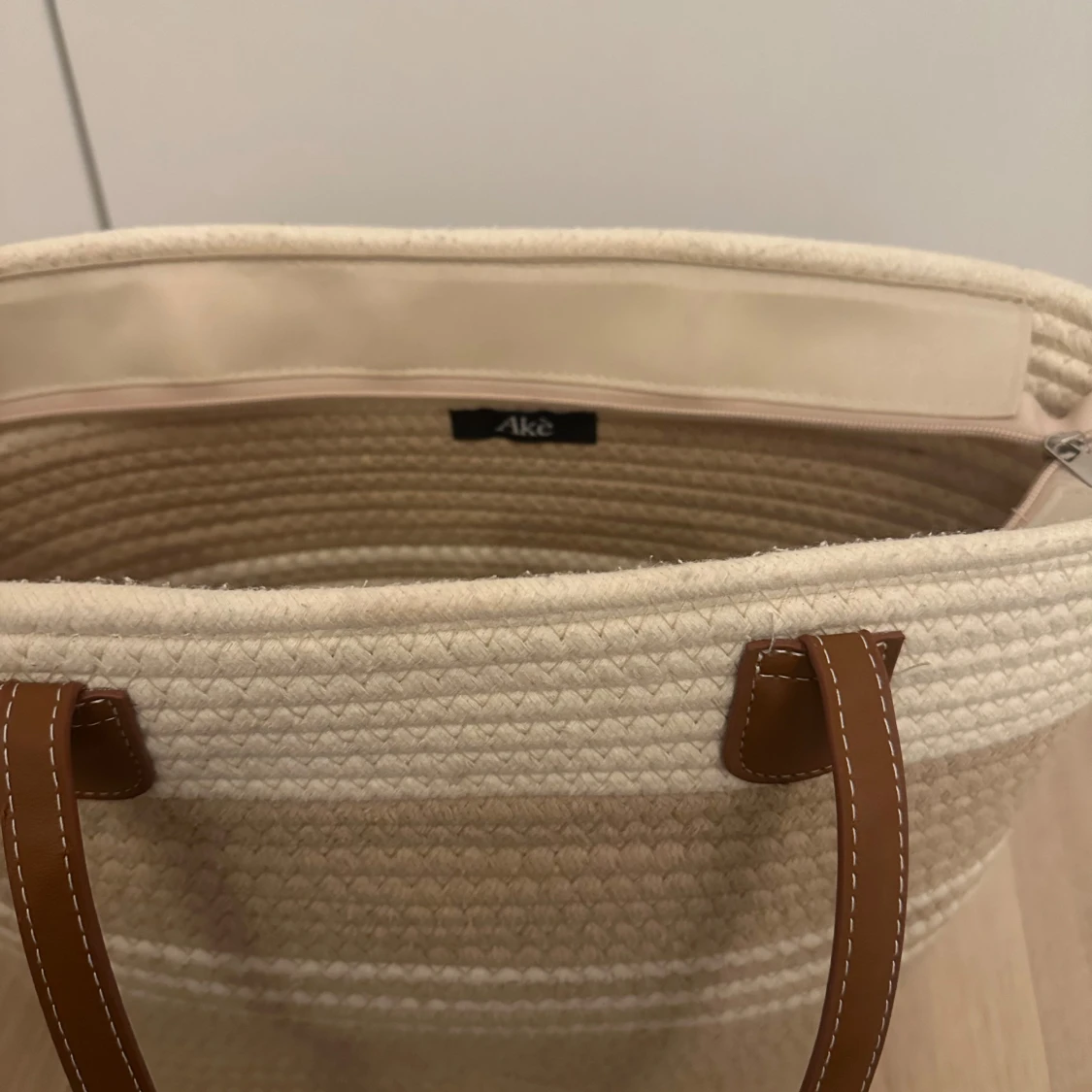 Beige strandväska från Akè  - 3