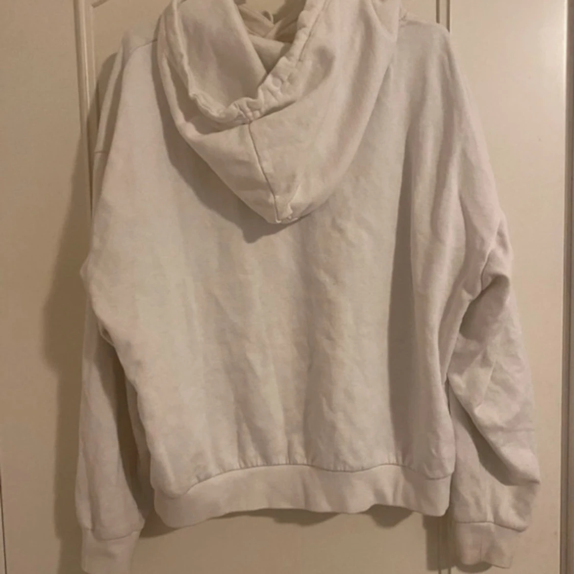 Vit hoodie med Los Angeles-tryck - 1