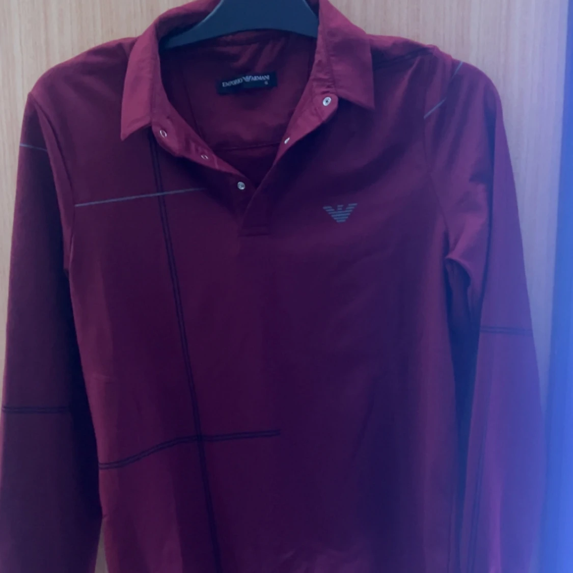 Vinröd pikétröja Emporio Armani S