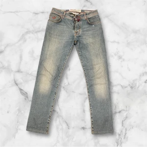 Jacob Cohen 31 - Jacob Cohen jeans i storlek 31. Ljusblå tvätt. Skick 9/10. Sitter som 32 i längd (102 cm). Vid snabb affär är priset förhandlingsbart. Vid fler frågor skriv dm!