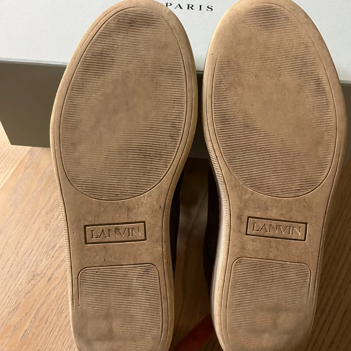  Gråa Lanvin sneakers i mocka och skinn - 2