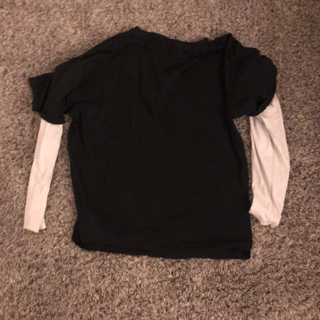 Svart t-shirt med vita ärmar NWYRK - 2