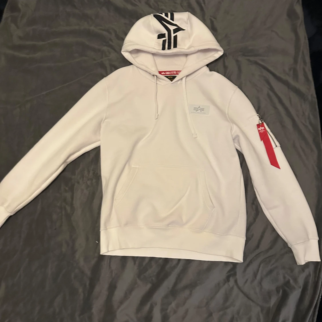 Vit hoodie från Alpha Industries