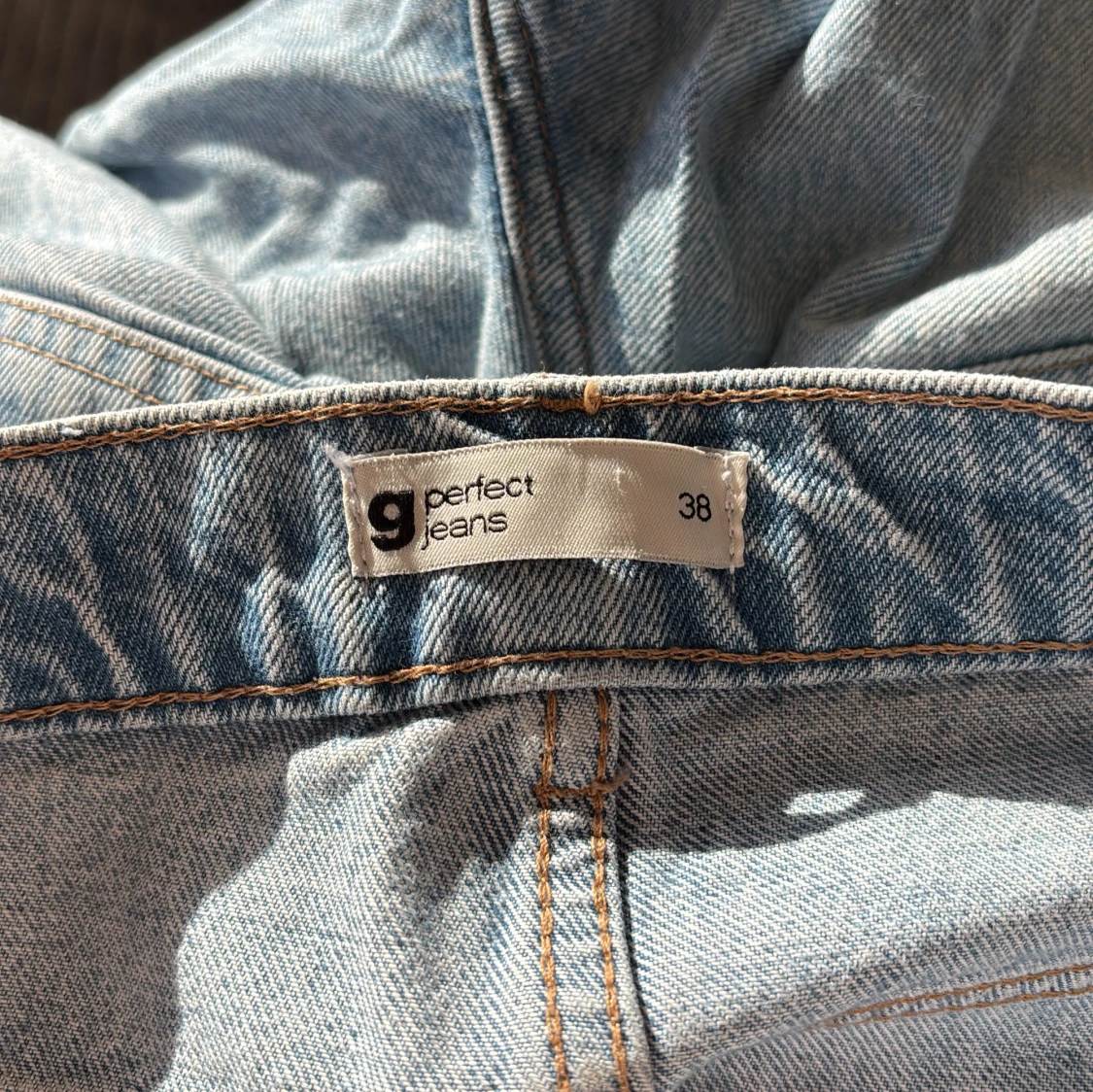 Ljusblå straight jeans från Gina tricot perfect jeans - 2