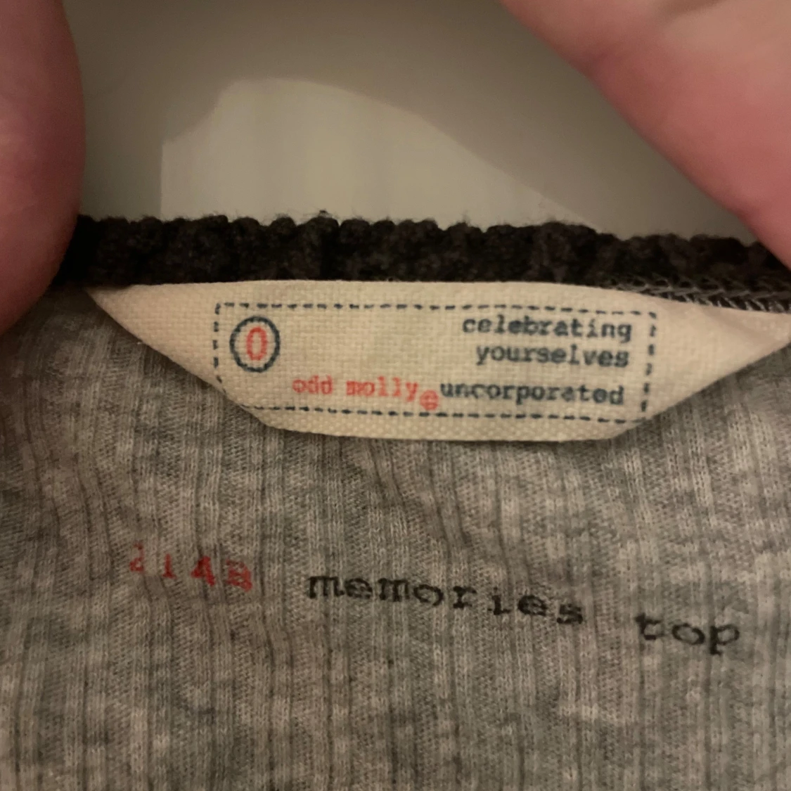 Grå ribbad topp från Odd Molly - 3