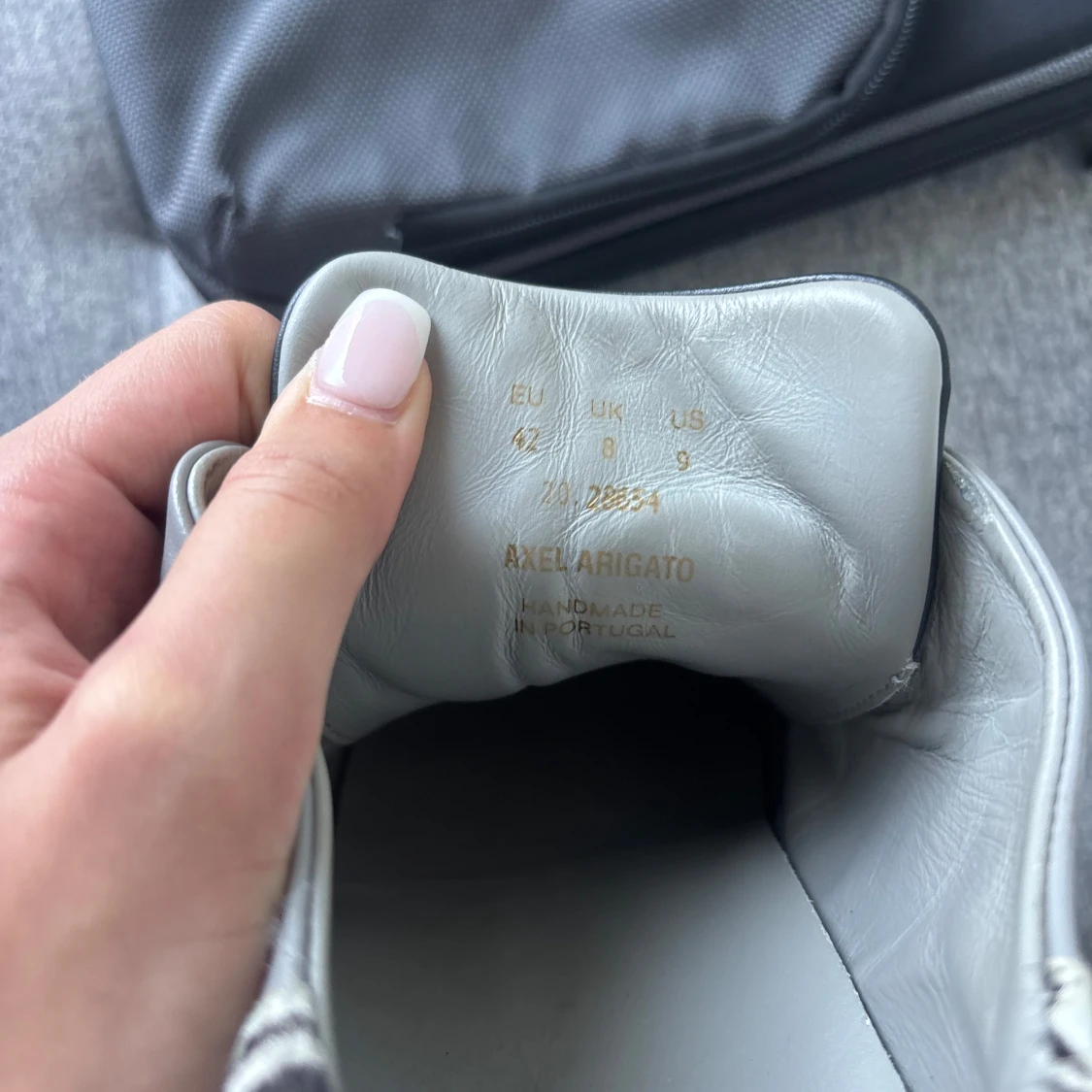 Grå sneakers Axel Arigato zebra-detalj - 3