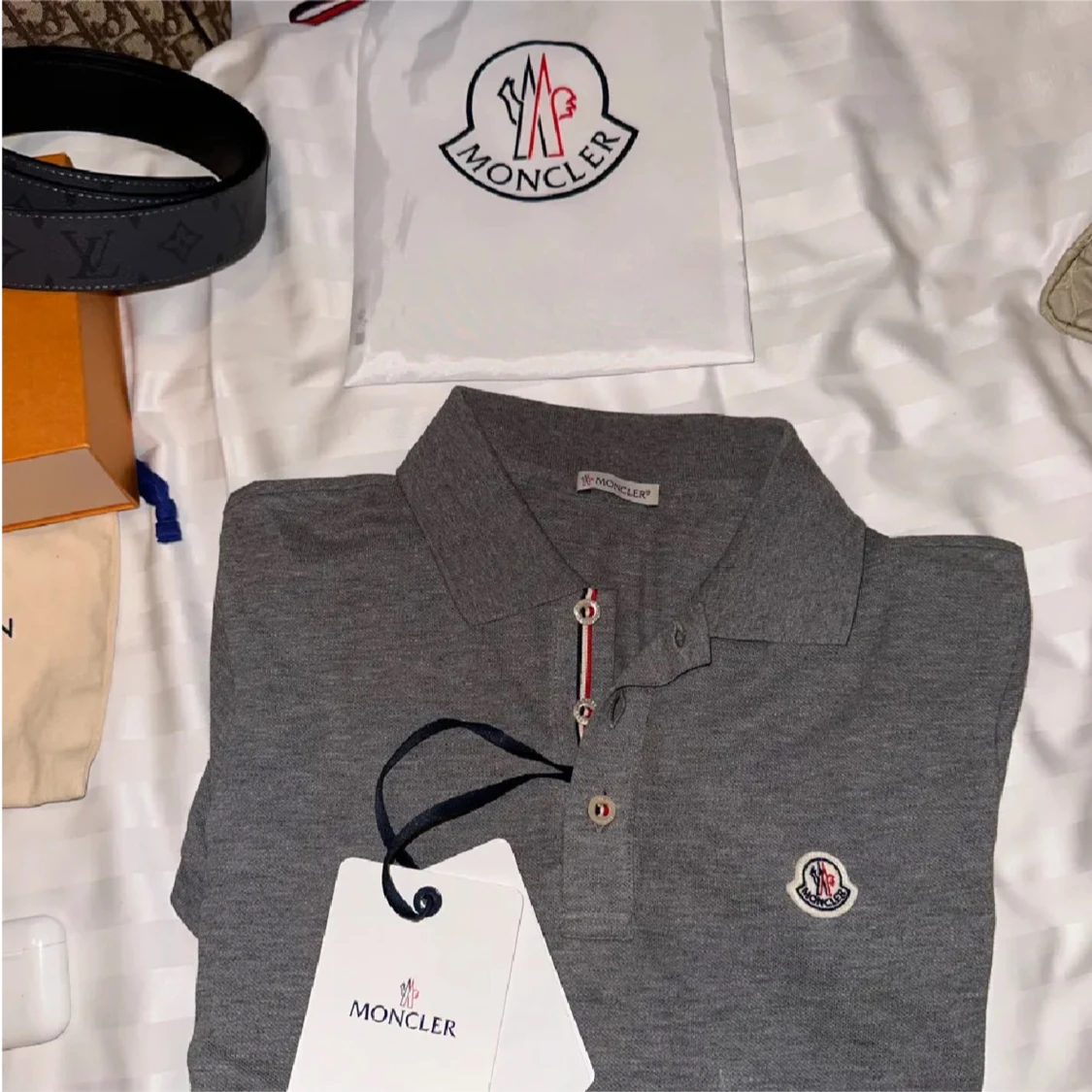 Grå Moncler pikéskjorta 