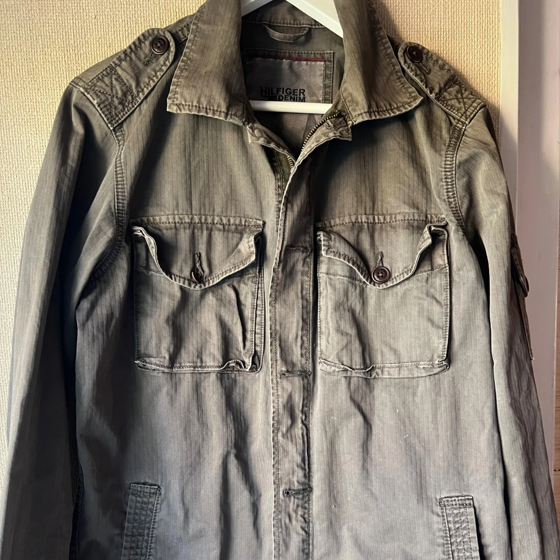 Olivgrön fieldjacka från Hilfiger Denim - 1