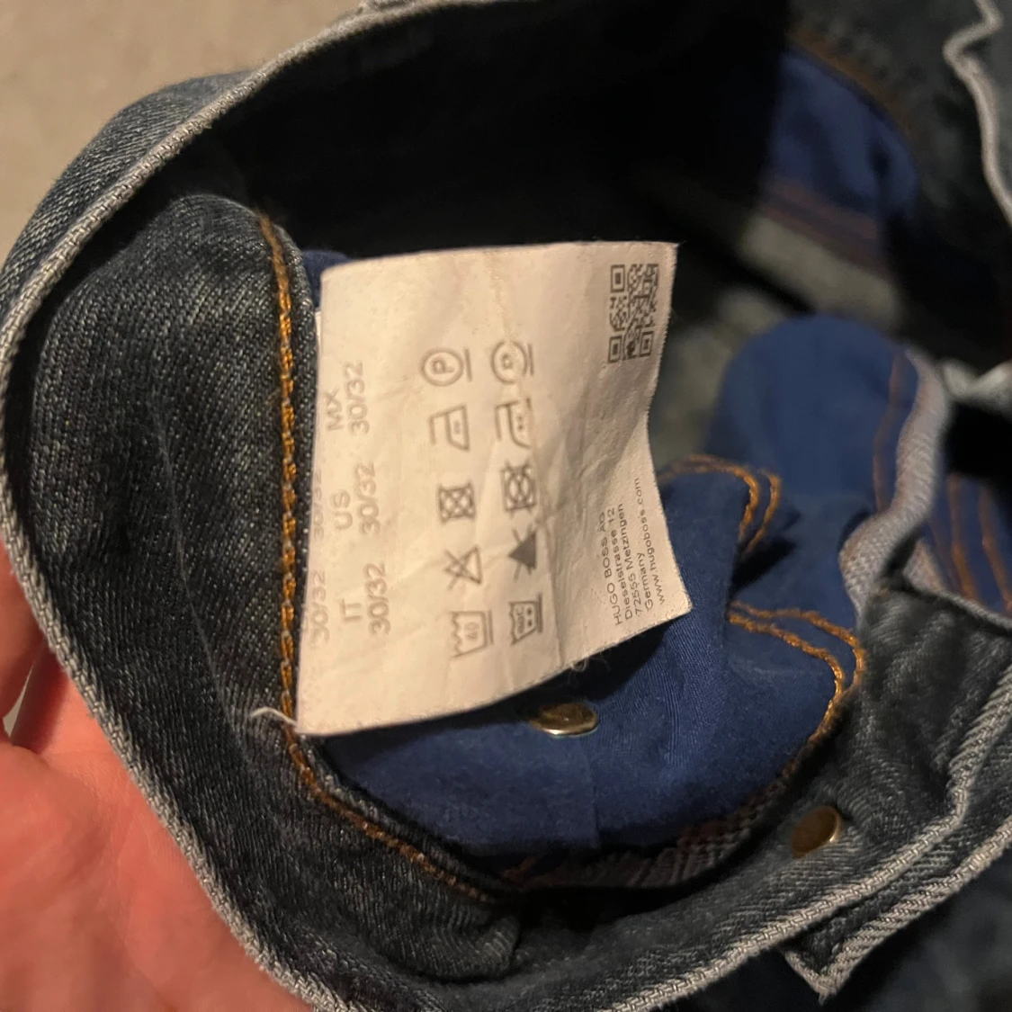 Mörkblå jeans från Hugo Boss - 2
