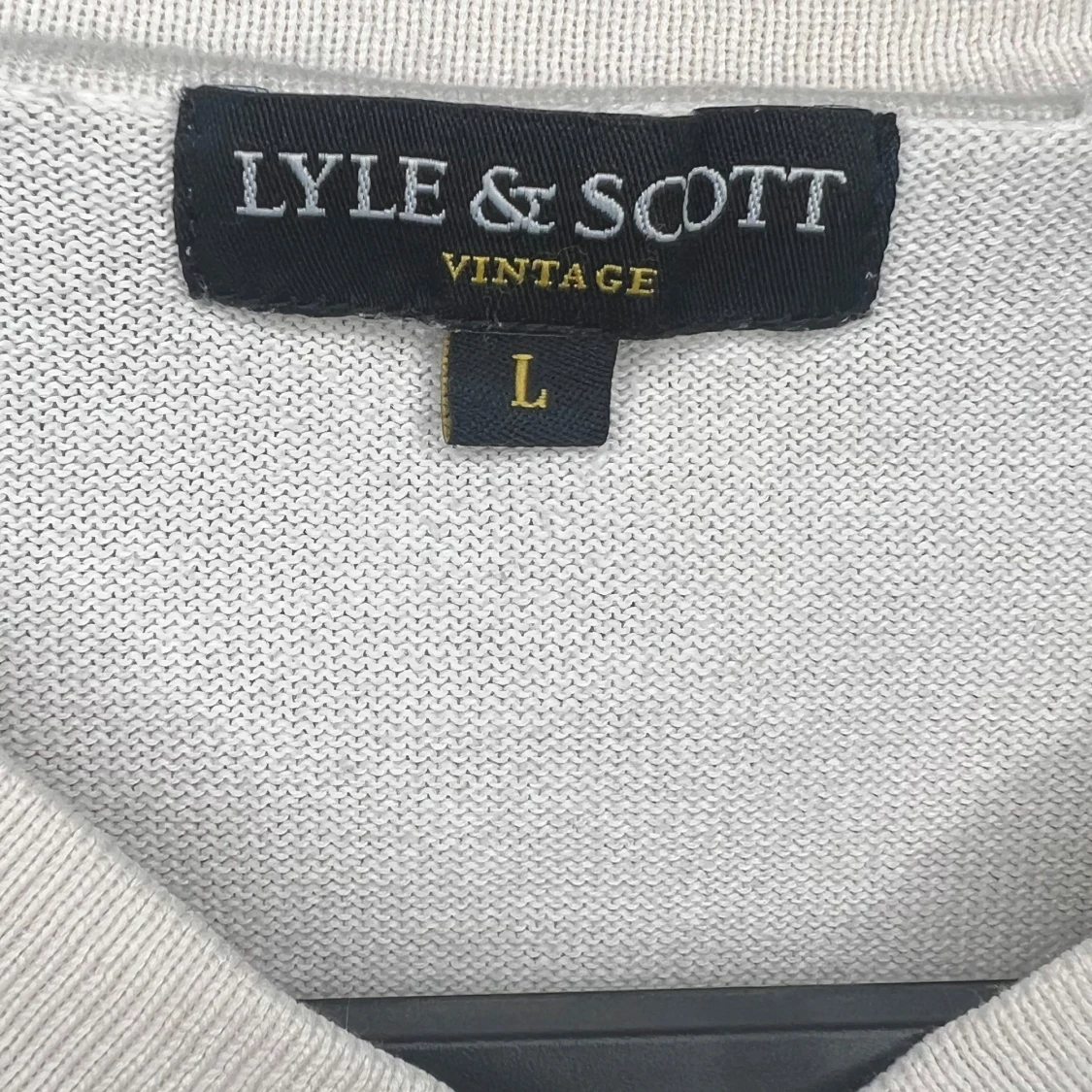 Vit v-ringad tröja från Lyle & Scott - 2