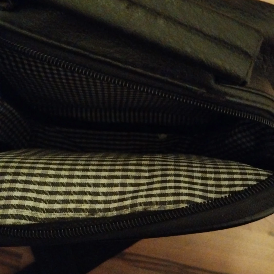 Svart axelväska från Lacoste i skinn - 2