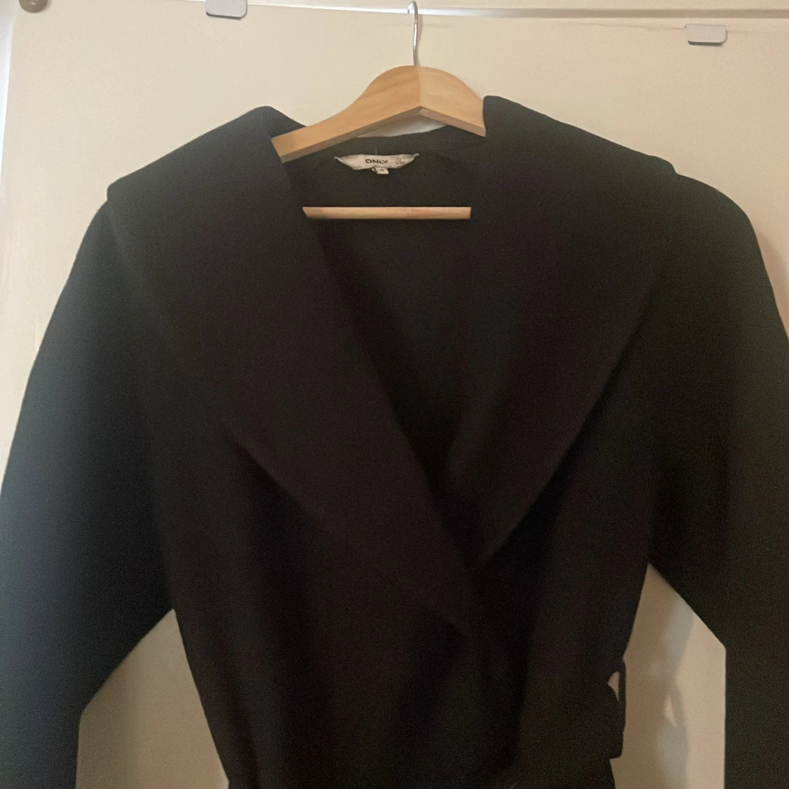 Svart omlottklänning från ONLY - 1