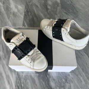 Valentino Rockstud skor - Valentino Rockstud skor - Skick: Fint skick - Tillbehör: Valentino box - Nypris: 6000kr - TrendWardrobe