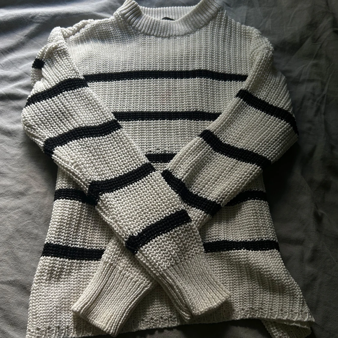Randig stickad tröja 