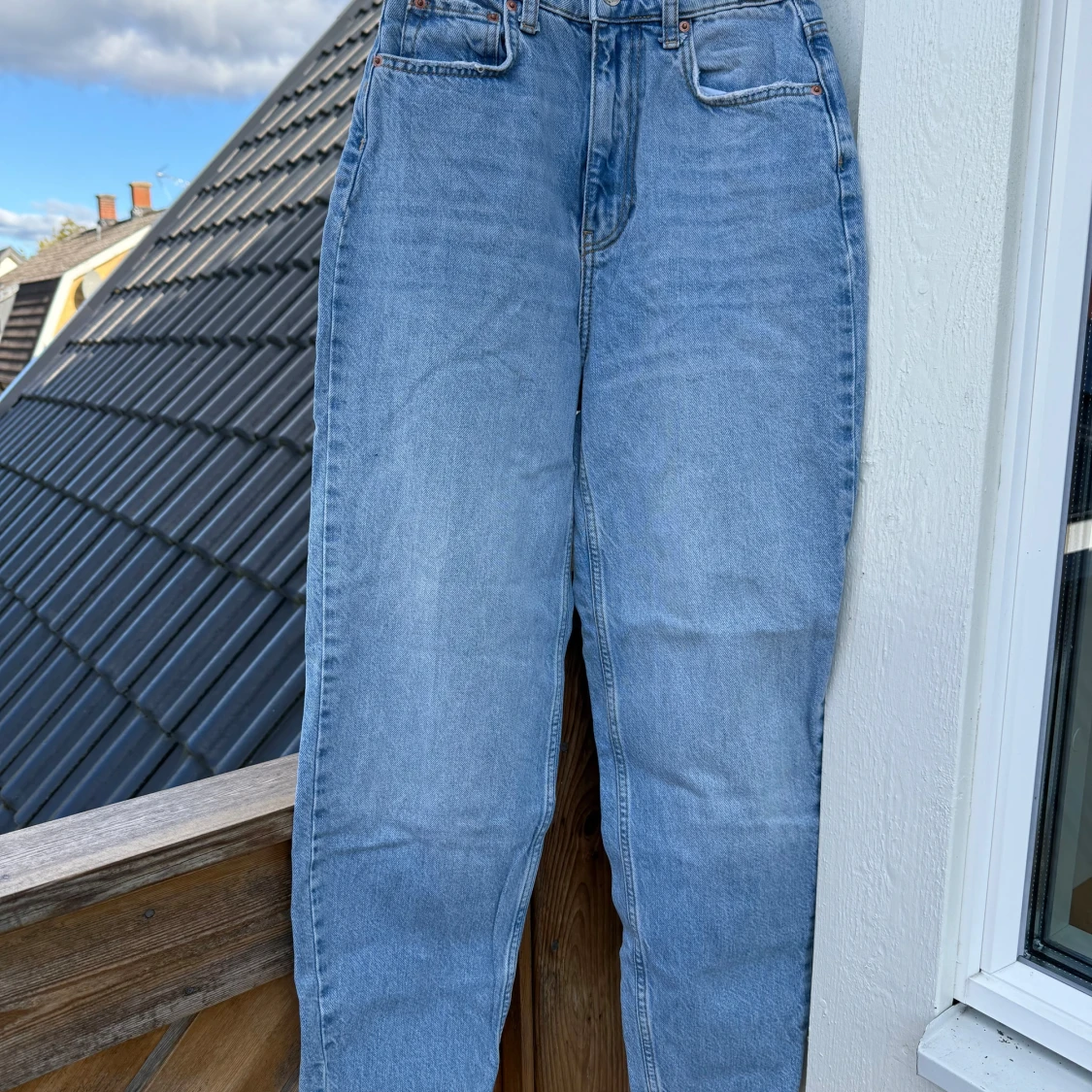 Ljusblå high waist jeans från Gina Tricot