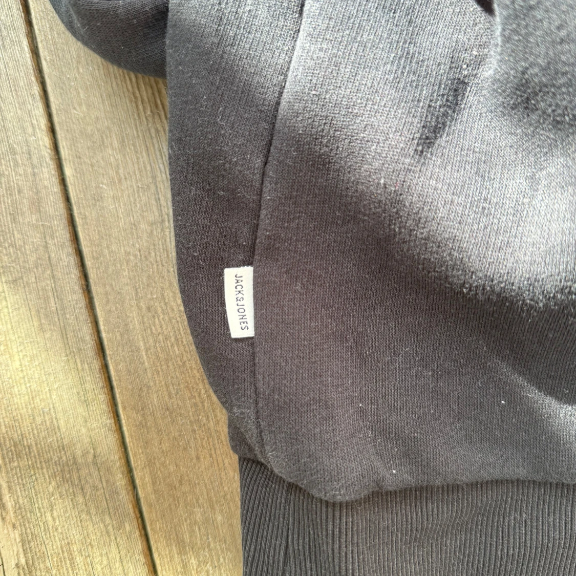 Svart hoodie från Jack & Jones - 2