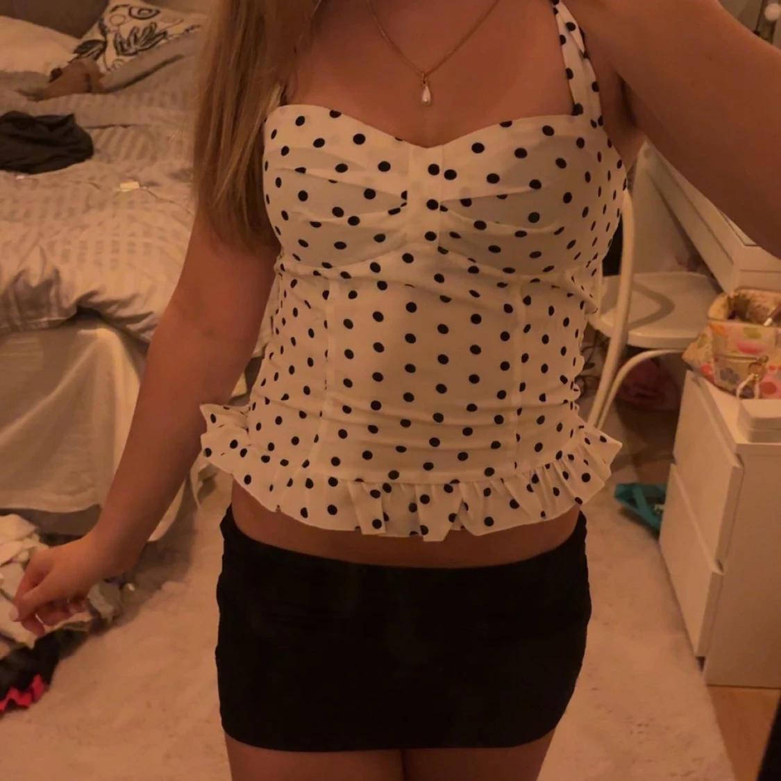 Vit prickig korsett med volangkant - 2