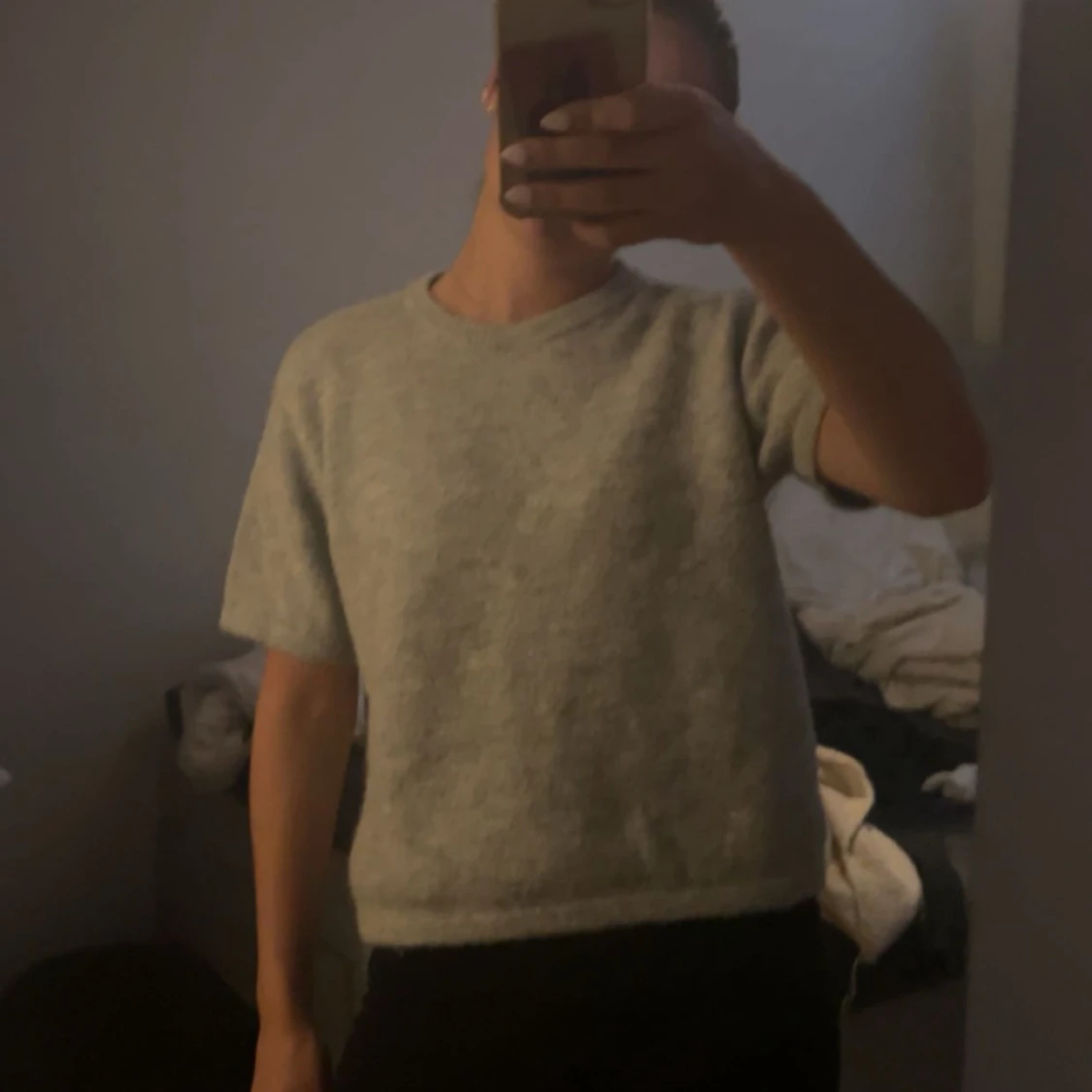 Grå stickad t-shirt  - 1